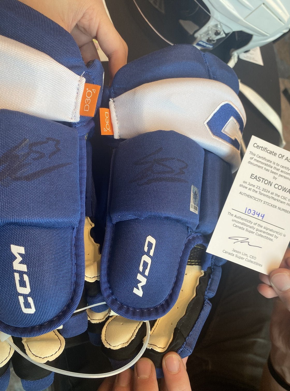 10344 Easton Cowan Gloves